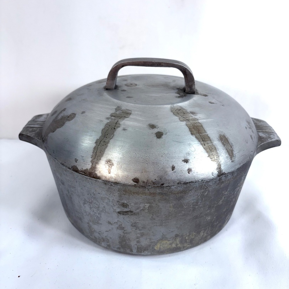 Wagner Ware Dutch Oven Silver Magnalite 4248-P Cast Aluminum with Lid and Trivet